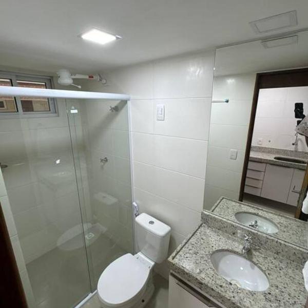 Flat com sacada na quadra do mar - Foto 3