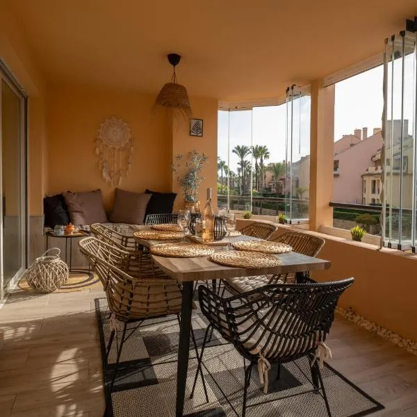 Aquamarine apartment in Marina Sotogrande, hotel v destinaci Sotogrande