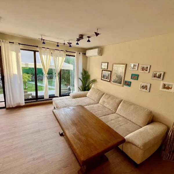 Вила Динати, hotel in Perushtitsa