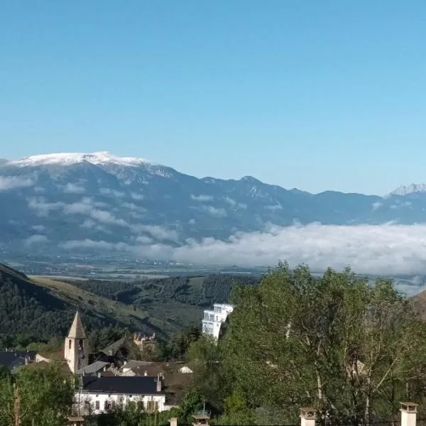 Vue panoramique - Confortable - Piscine - Randonnées - Skis – hotel w mieście Font-Romeu-Odeillo-Via
