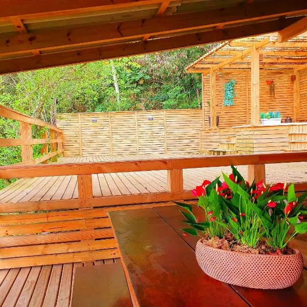 Casa dos Alpes com Jacuzzi hidro e Lareira, hotel in Santo Amaro da Imperatriz