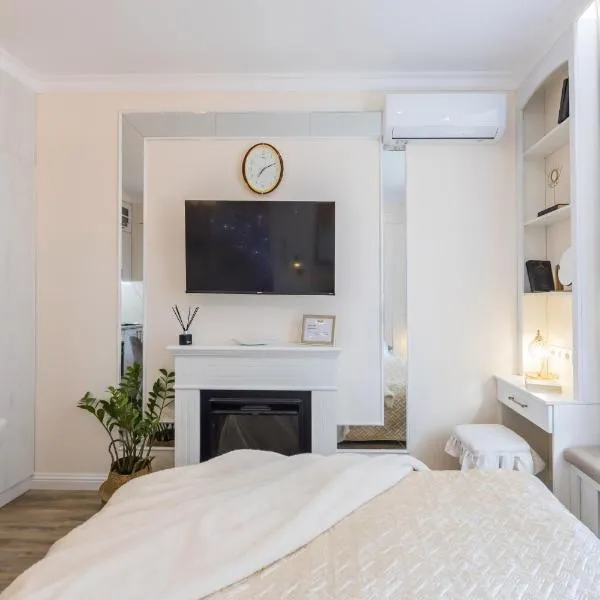 Райский уголок с камином в Соломенском районе Киева, hotel en Kiev