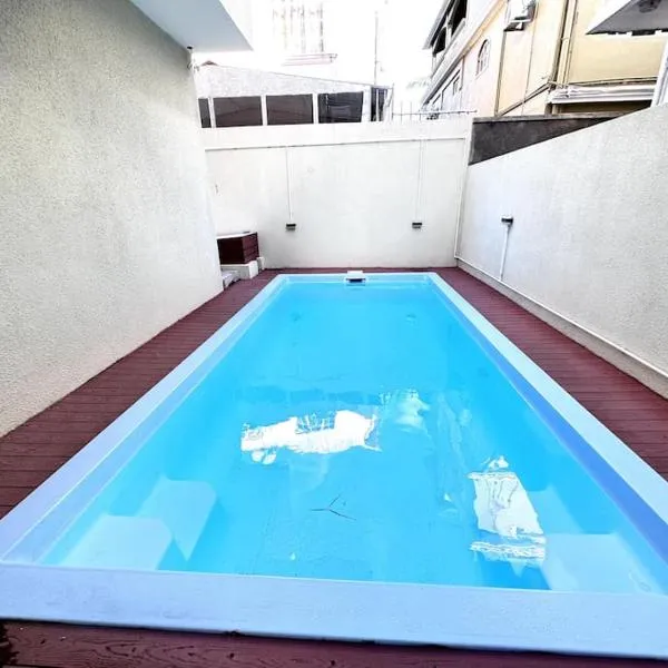 Cosy & Spacious 3 bedroom condo Flic en Flac, hotel v destinaci Flic-en-Flac