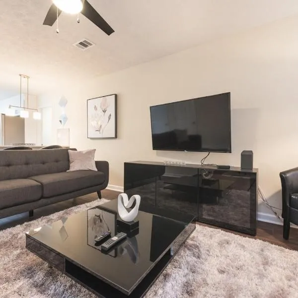 2BR Townhome - Sleeps 5 - Near GA Horse Park, hotel i Conyers