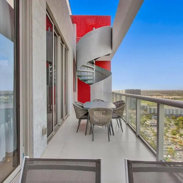 Penthouse Sky Suite - 2BDR2BTH - Private Rooftop Terrace, Hotel in Hallandale Beach