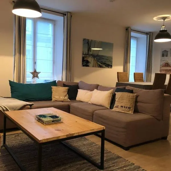 Duplex, 2 chambres, 75m2 proche Commerces et plage, hotel en Saint-Malo