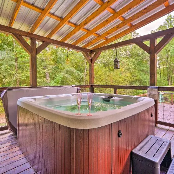 Pet-Friendly Home with Deck in Broken Bow!, hotel in Broken Bow