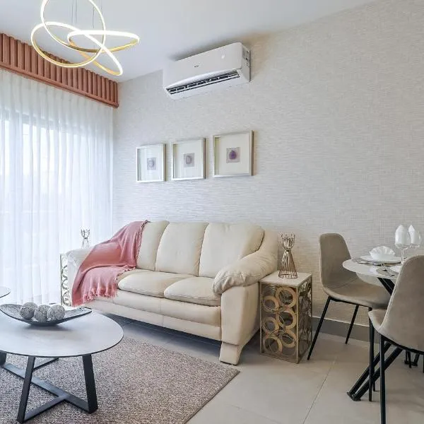 Charming City Center Apt, Pool, hotel i Santo Domingo
