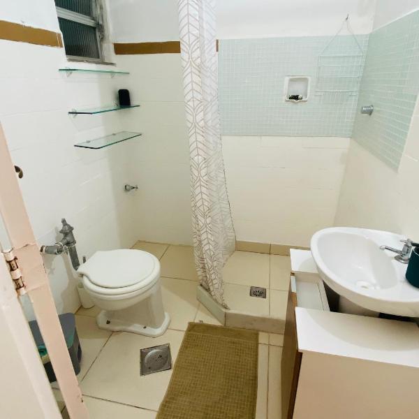 Studio completo na praia de Copacabana , claro e silencioso, com ar, wifi, netflix, até 3 pessoas, pauloangerami BR502 - Foto 4