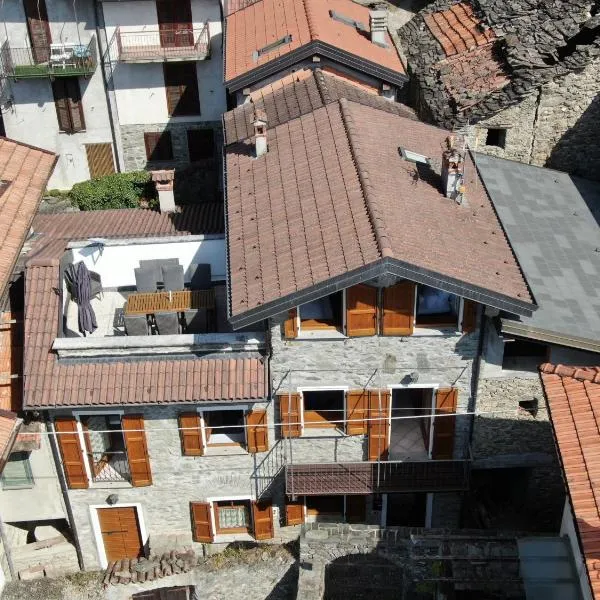 Rustico Casa Marie mit Seeblick-Dachterasse โรงแรมในVercana