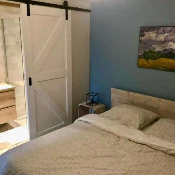 Stalhuis, overnachten in een tinyhuis bij de paarden, hotel v destinaci Nieuwleusen