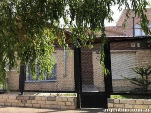 Eli housing, Hotel in Cutral-Có