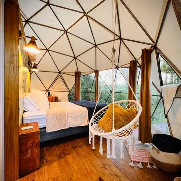 Magia Glamping, Domo Full Moon, entre las sierras y el mar, Hotel in Punta Colorada