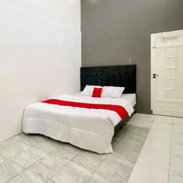 RedDoorz Syariah near RSU Sylvani Binjai, hotel in Binjai