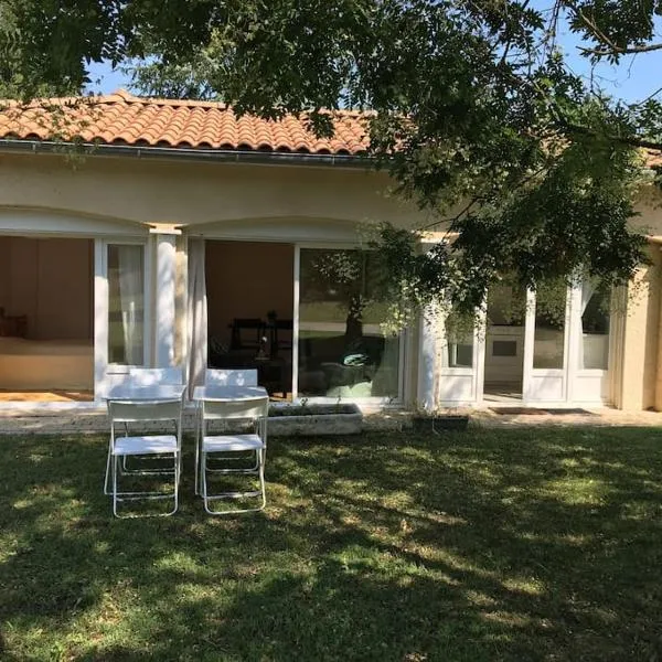 La Grangeneuve la petite maison, hotel in Marclopt