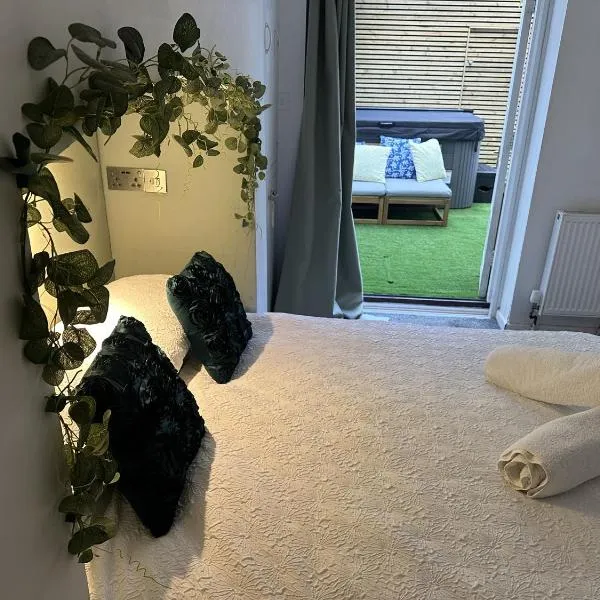 Town Centre Apartment with Hot Tub, hotel v destinaci Cheltenham