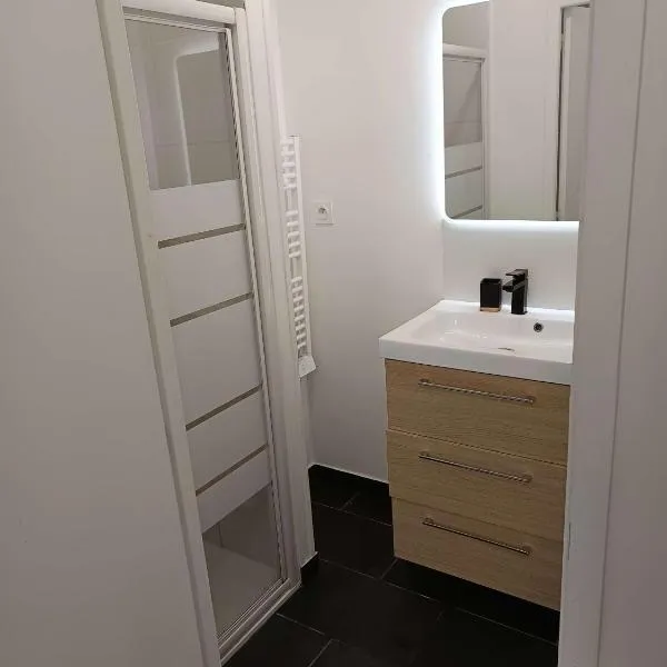 Studio 3, hotel in Champagné-les-Marais