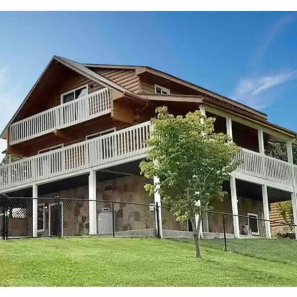 Heartwood Lavish Cottage in the Smoky Mountains, hotel in Pigeon Forge