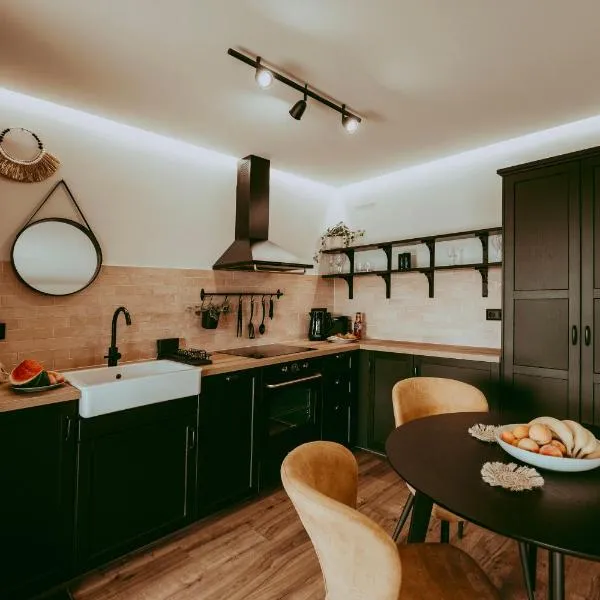 Ugo Apartman, hotel v destinaci Halászi