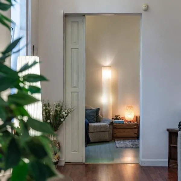 Alunana LUX & Jakuzzi in the Art Nouveau area - 1870's, renovated 2025 - Self check-in, hotel a Riga