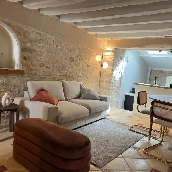 Maison de ville - idéal déplacements et familles - 35 min Paris - Versailles - Giverny، فندق في Maule