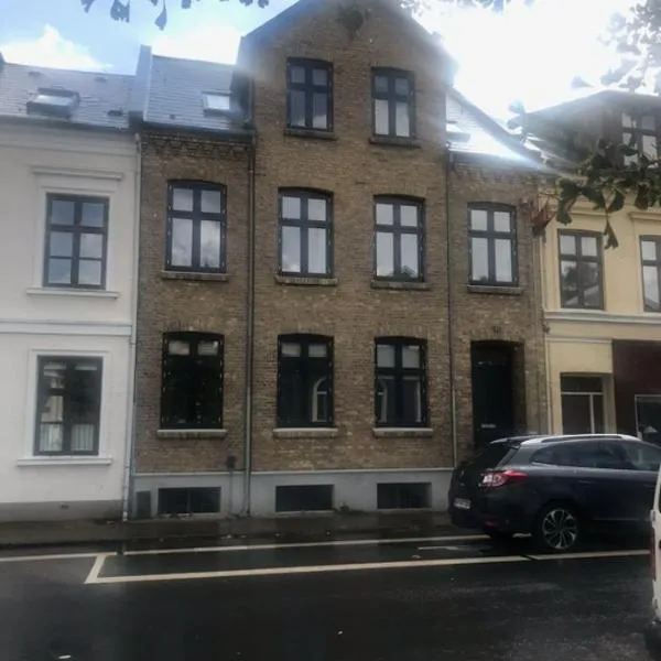 Stor lejlighed i smørhullet af Odense centrum, hotel v destinaci Odense