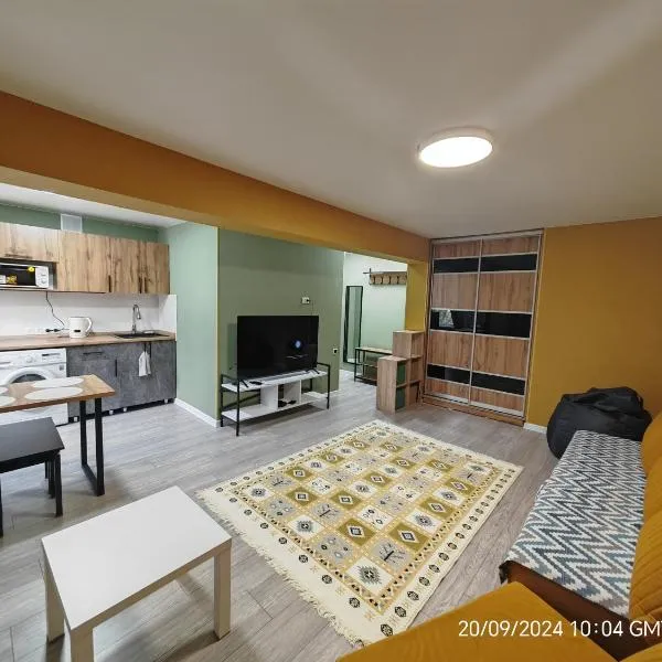 Квартира LUX, hotel in Balqash