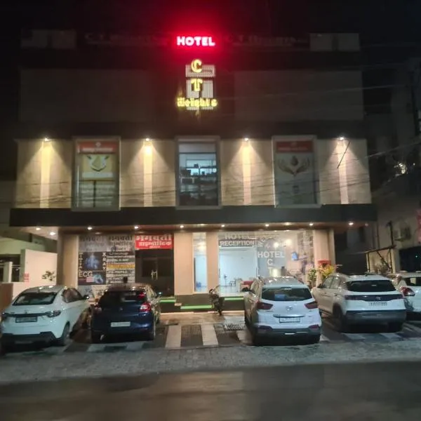 C T Heights Inn, hotel v destinaci Bharatpur