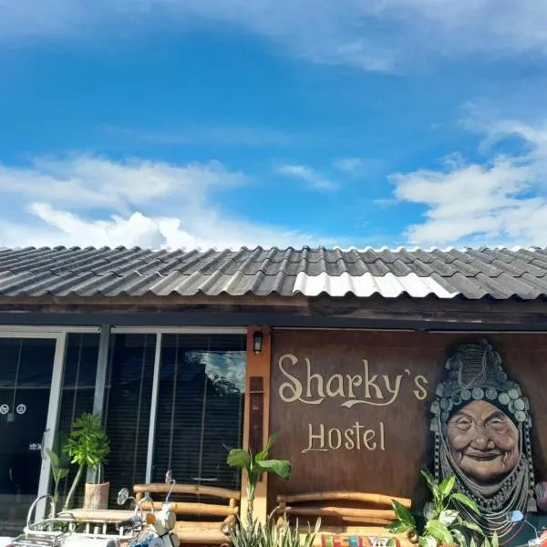Sharky's Hostel, hotel v destinaci Pai