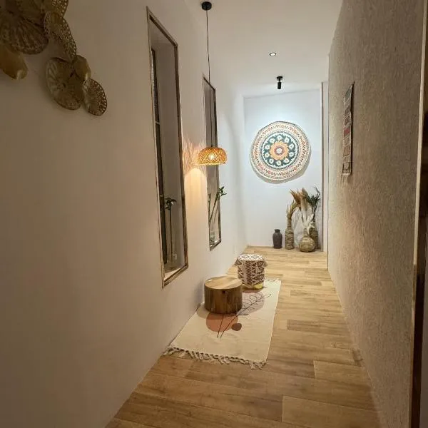 سكون الفاخرة - دخول ذاتي、As Sayl aş Şaghīrのホテル