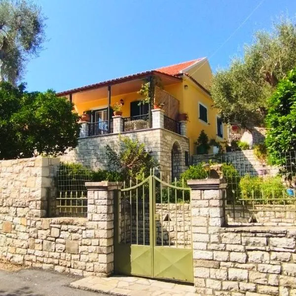 Villa RAXI, hotel v destinácii Plátanos