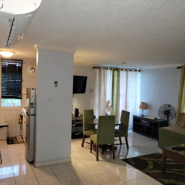 Peaceful Ambiance Awaits at Turtle beach Tower, hotel a Ocho Rios