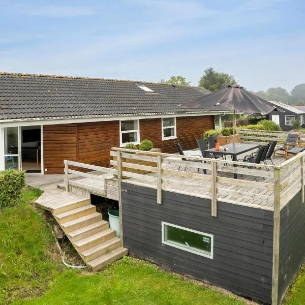 Fin Bolig I Samsø Med Hus Sjøutsikt, hotell i Brundby
