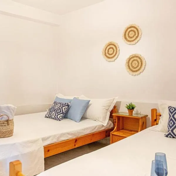 Blue Maraçi 4 - Beach Access, Simple Room, hotel in Himare