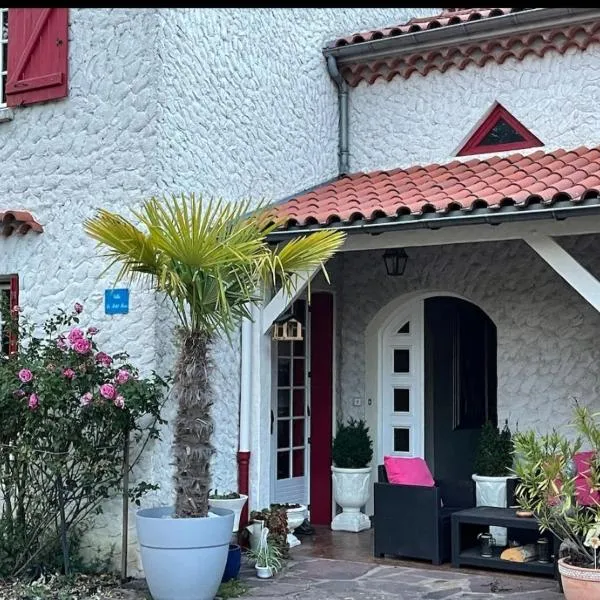 Villa Provençale avec Spa Piscine Privée, hotel v destinaci Ris