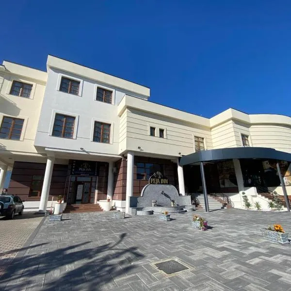 Peja INN, hotel in Peje