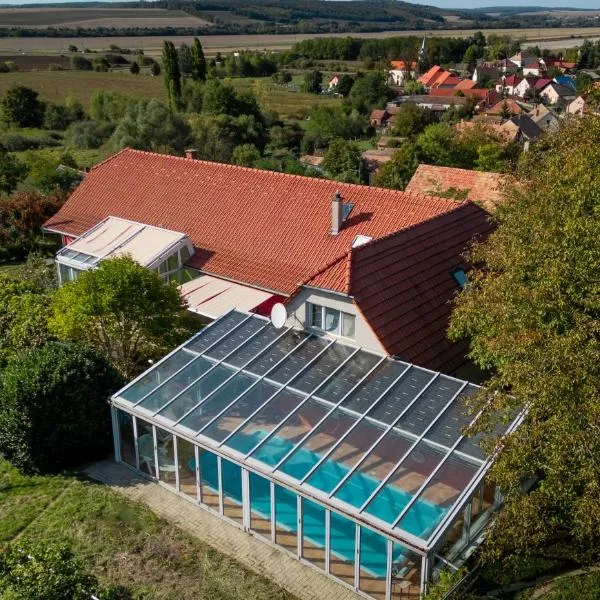 Edi Birtok, hotel v destinaci Oroszló