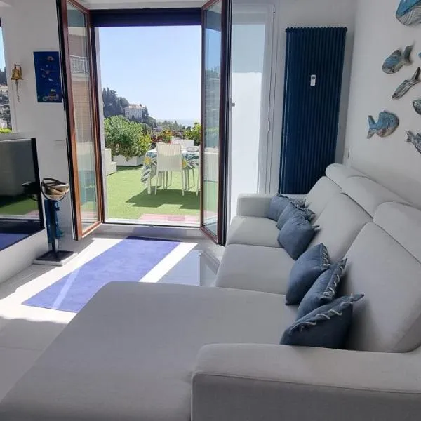 Appartamento Rapallo - Le 5 Terre - Portofino - Sky Garden Maria Jose - Attico vista mare - Terraces - 2 bagni- 2 Camera da Letto - Box, Wi-fi, Idromassaggio Free inteiro Attico per Voi, con Ascensore, hotel v destinaci Rapallo