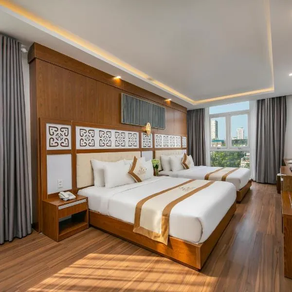 Prague Da Nang Beach Hotel, hotel di Da Nang