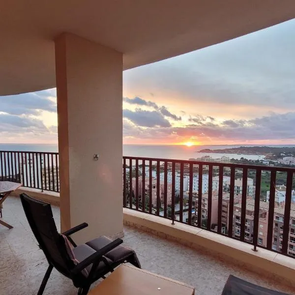 O WOW sunset beach and cliffs view, hotel in Portimão