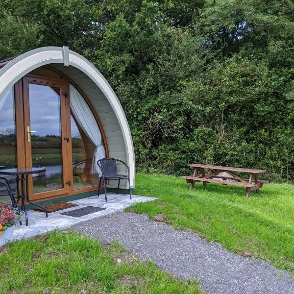 Rose Glamping pod, hotel v mestu Derrylin