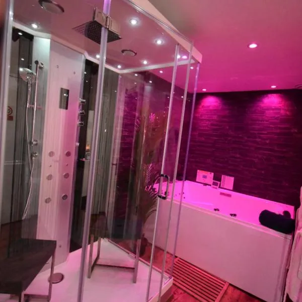 Chartres में, होटल SPA privatif Love room, Le Hammam et Bulles, chez Nuits Chartraines