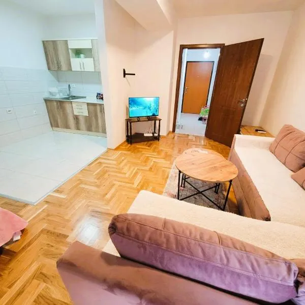 Strumica Studio Apartment Near the City Park -Late check in available-, khách sạn ở Strumica