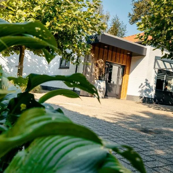 Villa 't Boshuys - a private and green location for families or friends up to 16 guests, hotel u gradu 'Den Ham'