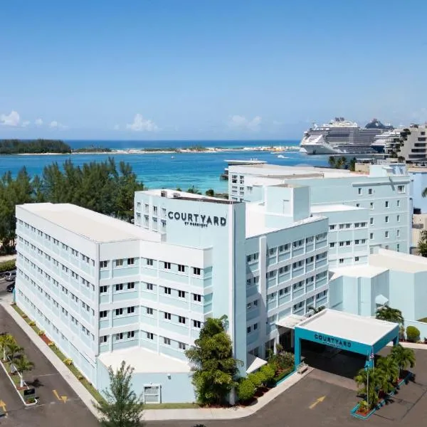 Courtyard by Marriott Nassau Downtown/Junkanoo Beach, hotel in Nassau