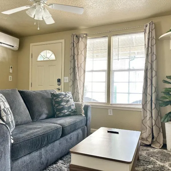 Near Downtown- Kitchen-washerdryer-parking, hotel v destinaci Medford