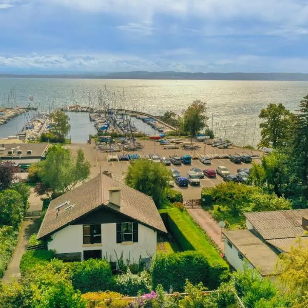 Villa Azur au bord du lac, hotel en Bevaix
