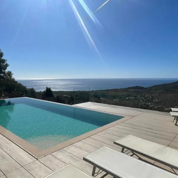 Villa with private pool, amazing sea panorama and private garden, hotel in Domus de Maria