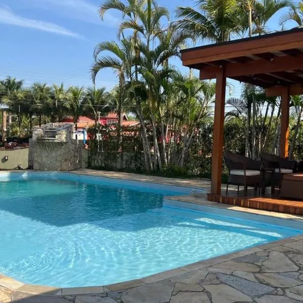 Linda casa com piscina privativa Morada da Praia 3 quartos e 4 banheiros Aceita Pet Wi-fi na casa toda Área gourmet com churrasqueira acomoda até 15 pessoas com muito conforto 2 bicicletas disponíveis para um passeio pelo condomíno, hotel v destinaci Bertioga