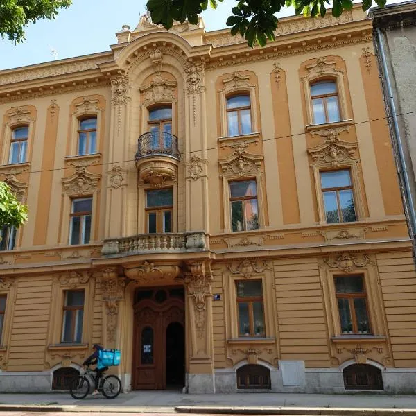 CENTRAL 2 ZAGREB, hotel in Zagreb